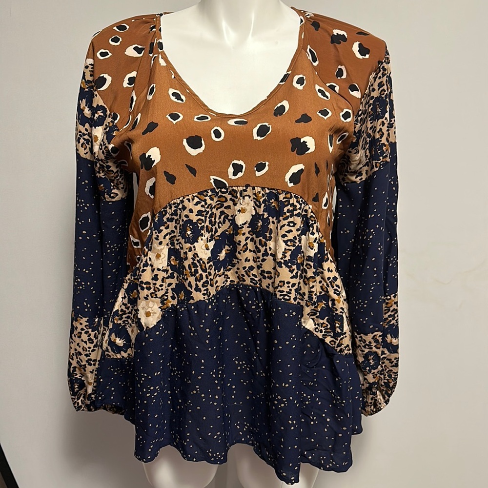 Hailey & Co casual top Size medium Multicolored Long sleeves